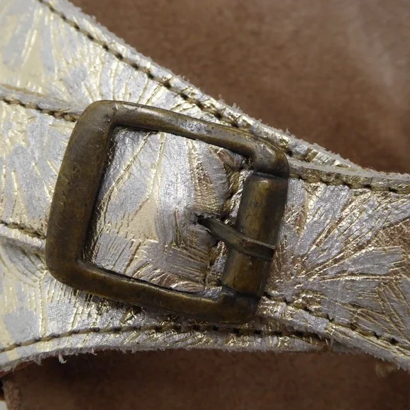 Taos Traveler Silver Gold Floral Wedge Sandals Leather Size 39 EU / 8-8.5 US - Picture 3 of 10